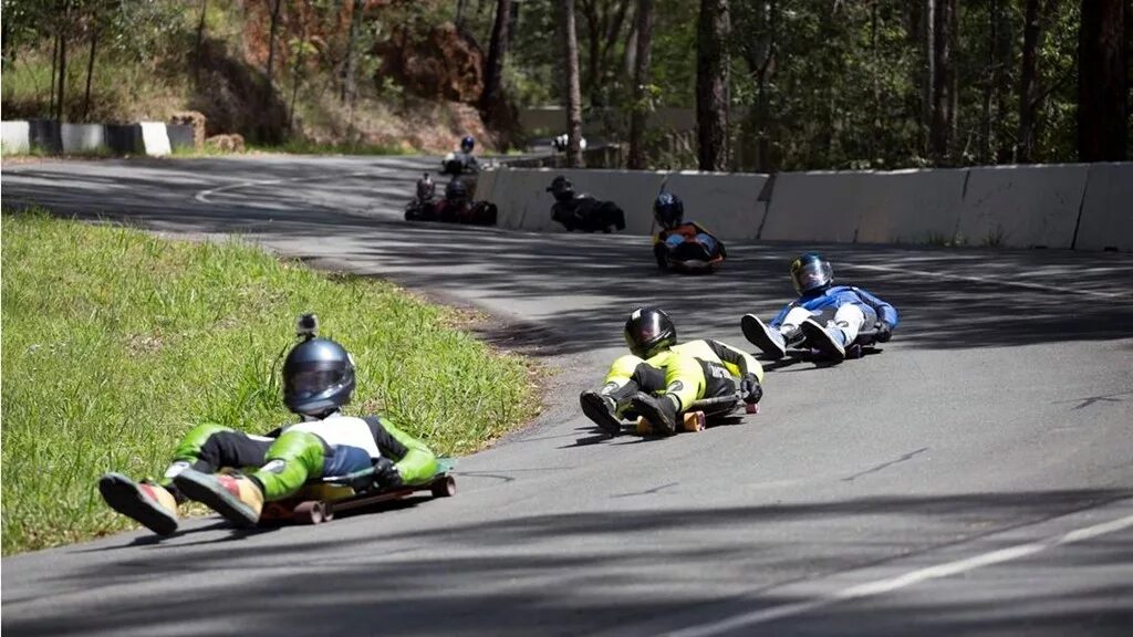 Стритлагинг экипировка. Стритлатинг (стритлюж). Стритлагинг экипировка. Street luge. Стритлагинг экипировка.