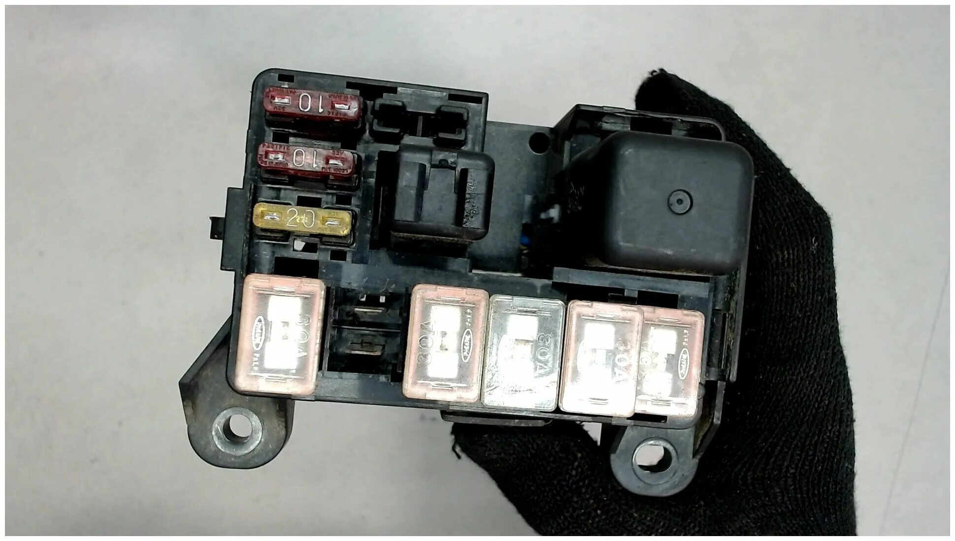 Under-hood fuse box diagram: Ford Escape (2001, 2002) Fuse box, Ford escape, Fus