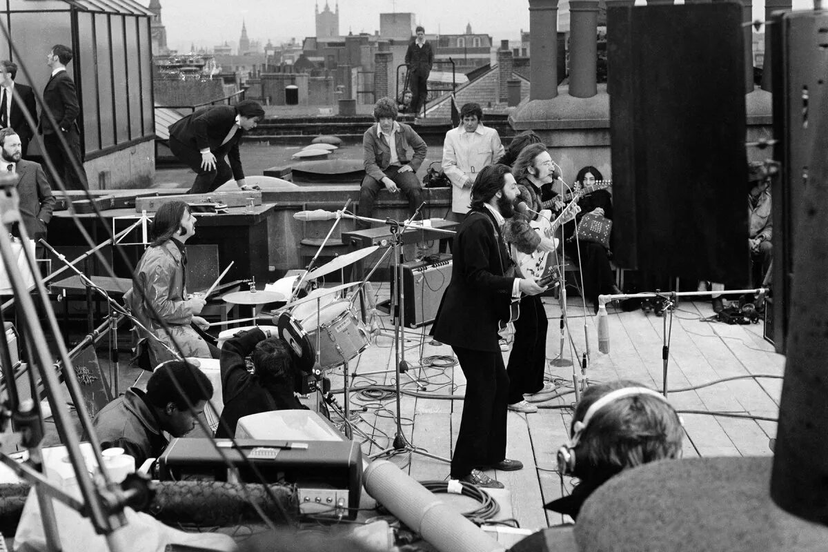 Last public. Концерт the Beatles на крыше. The Beatles Rooftop Concert 1969. Beatles 30 января 1969. Маккартни на крыше 1969.
