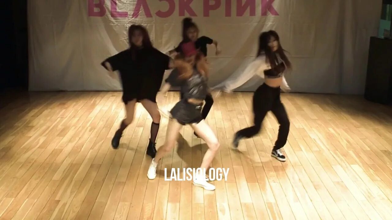 Lisa dance. Снэп это танцы. Lisa rockstar dance. Лиса sg. Блэк пинк танцевальная практика.