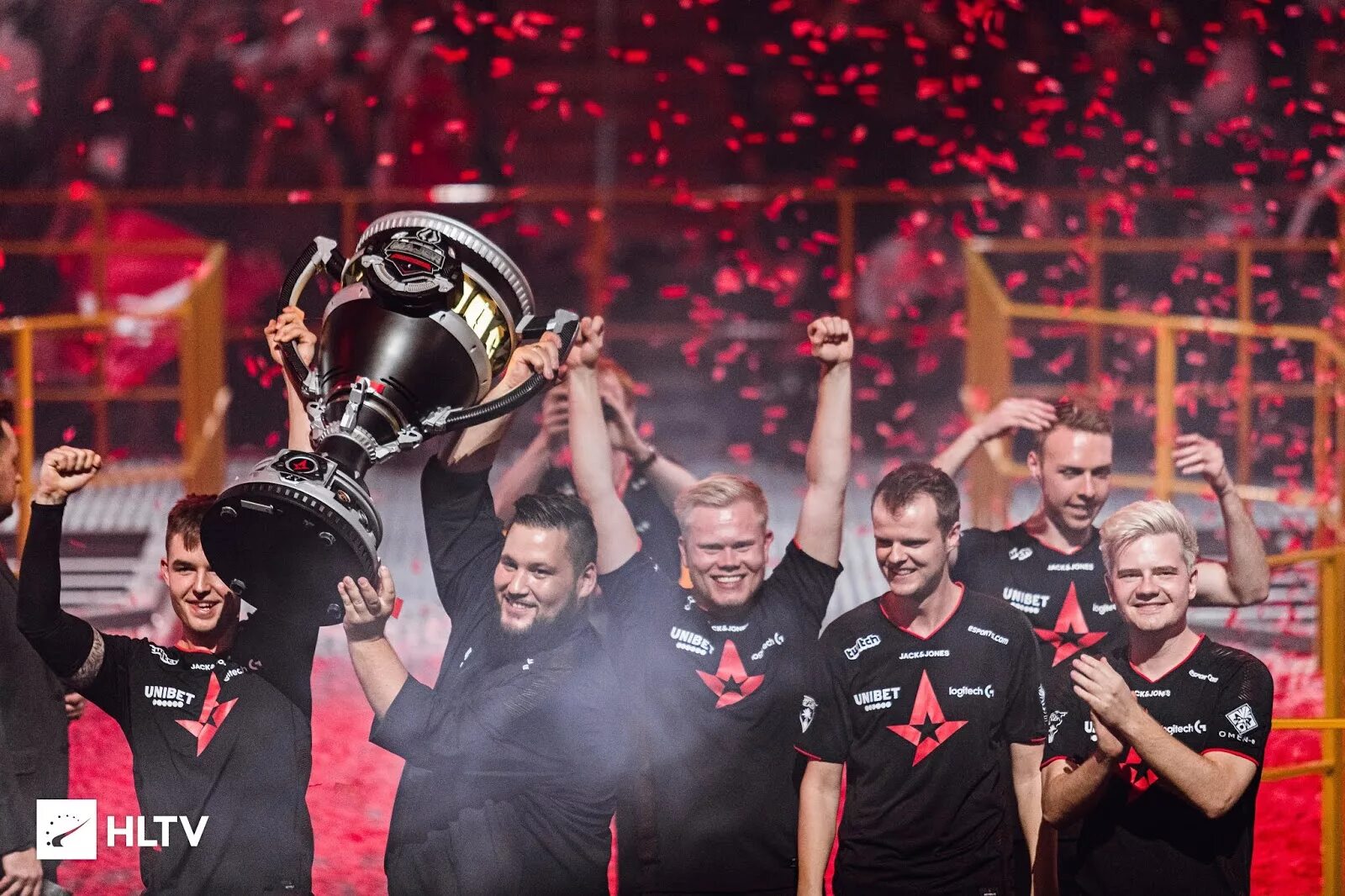 Когда мажор по кс2. STARLADDER Berlin Major 2019 Кубок. STARLADDER Berlin Major астралис. Астралис чемпионы МАЖОРА. Астралис 2019.