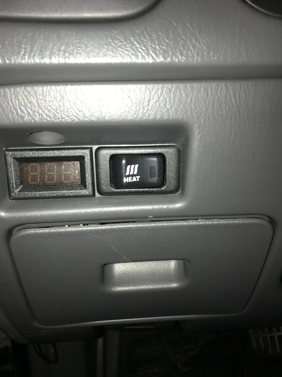 Кнопка heat. Кнопка pwr heat в toyota prado 150. Митсубиси л200 кнопка подогрева топлива. Кнопка отключения стабилизации mitsubishi pajero. Кнопка стабилизации паджеро спорт 2 поколения.