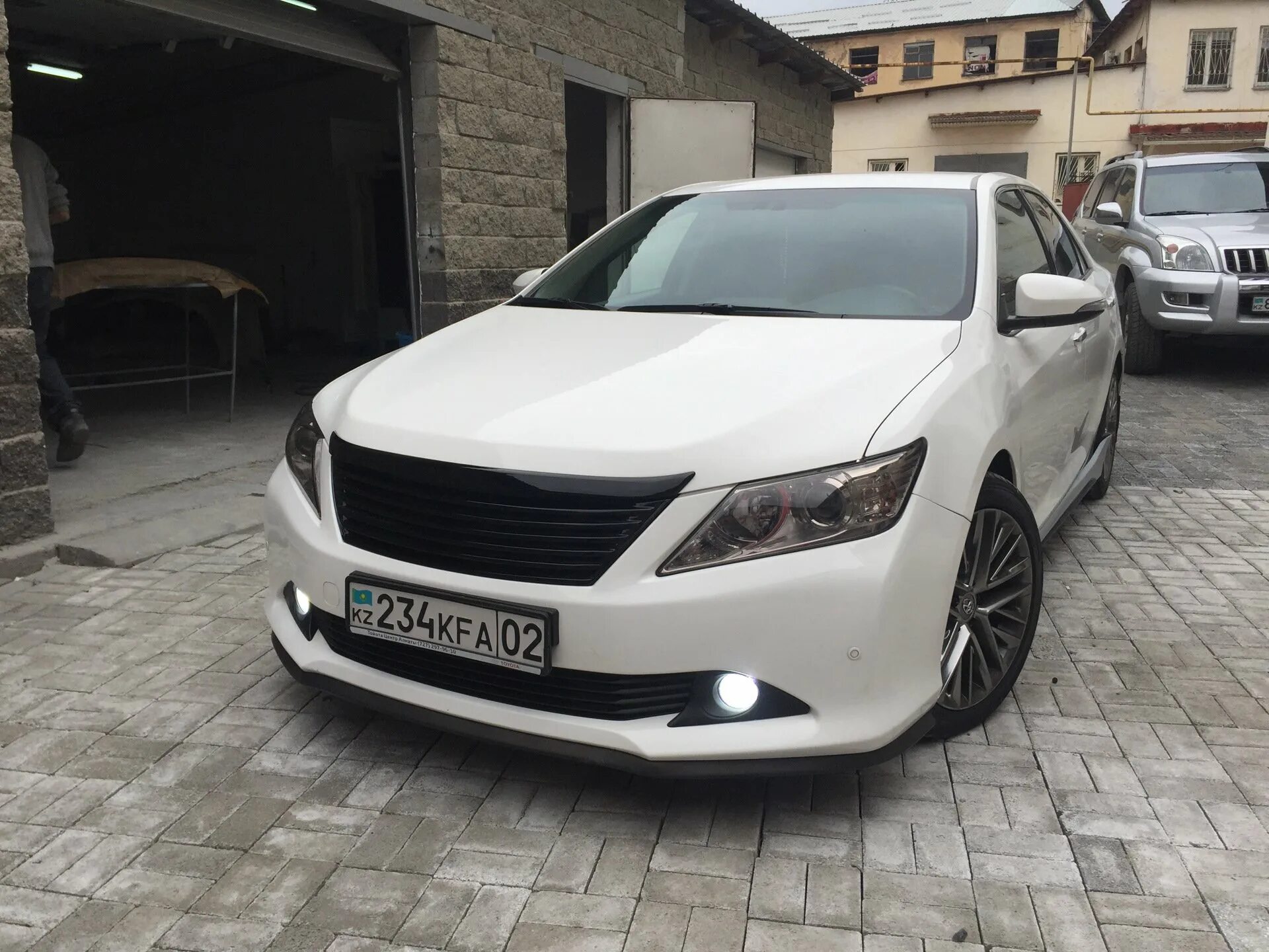 Тюнинг камри кузов. Camry v50 Tuning. Обвес Тойота Камри 50. Toyota Camry 50. Тойота Камри v50 белая.