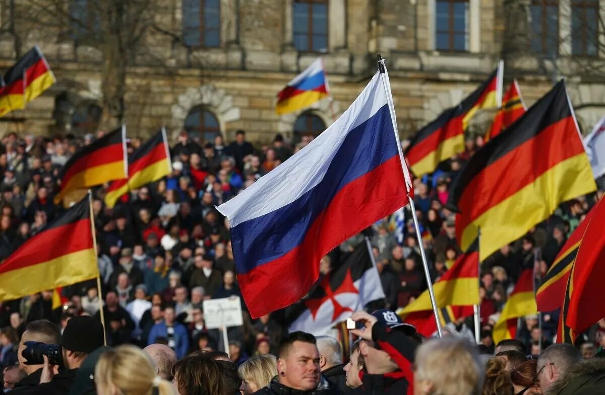 Русские немцы в Германии. Германия за Россию. Флаг Российской Германии. Россия и Германия Дружба.