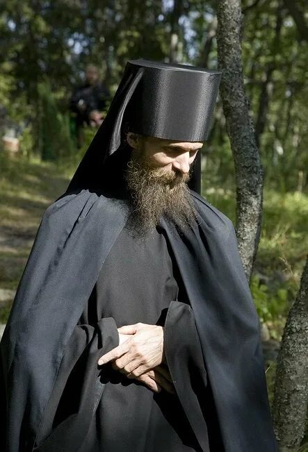 отец илиодор оптина пустынь. молодой старцев. схимонах - пустынник. беседа со священником. схимонах схимник.