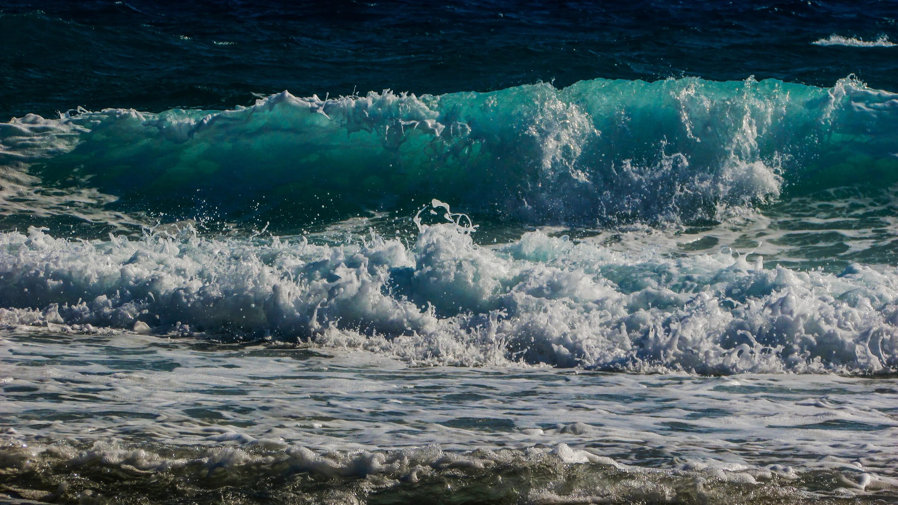 Как дышит океан ответы. Море, волны. Океанические волны. Бушующее море. Волны Прибой.
