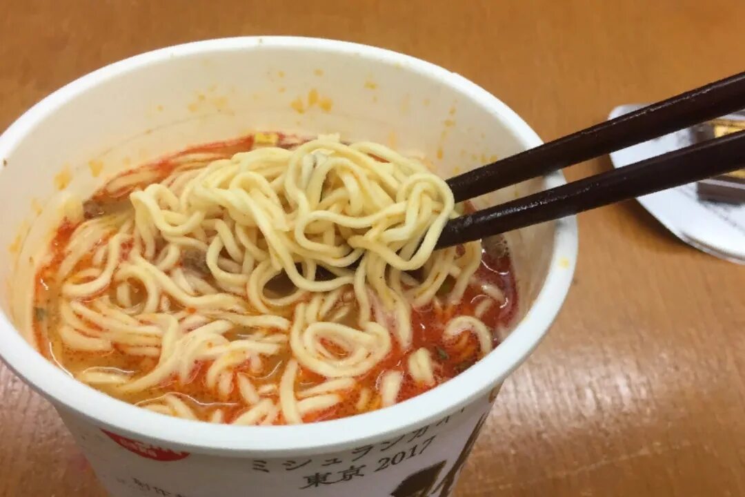 Как делают доширак. Instant Noodles лапша. Рамен доширак японский. Китайская лапша рамен. Японская лапша быстрого приготовления рамен.