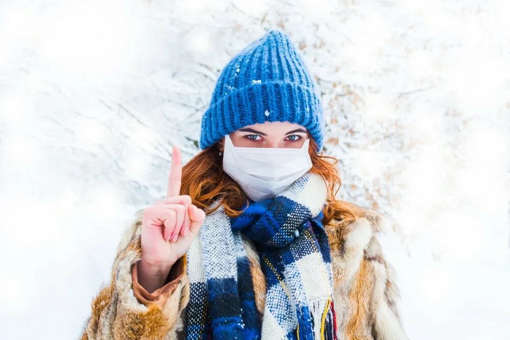 Холод 3 в 1. Здоровье зимой. Девушка в зимней маске. Девушка в маске зима. Зимняя маска.