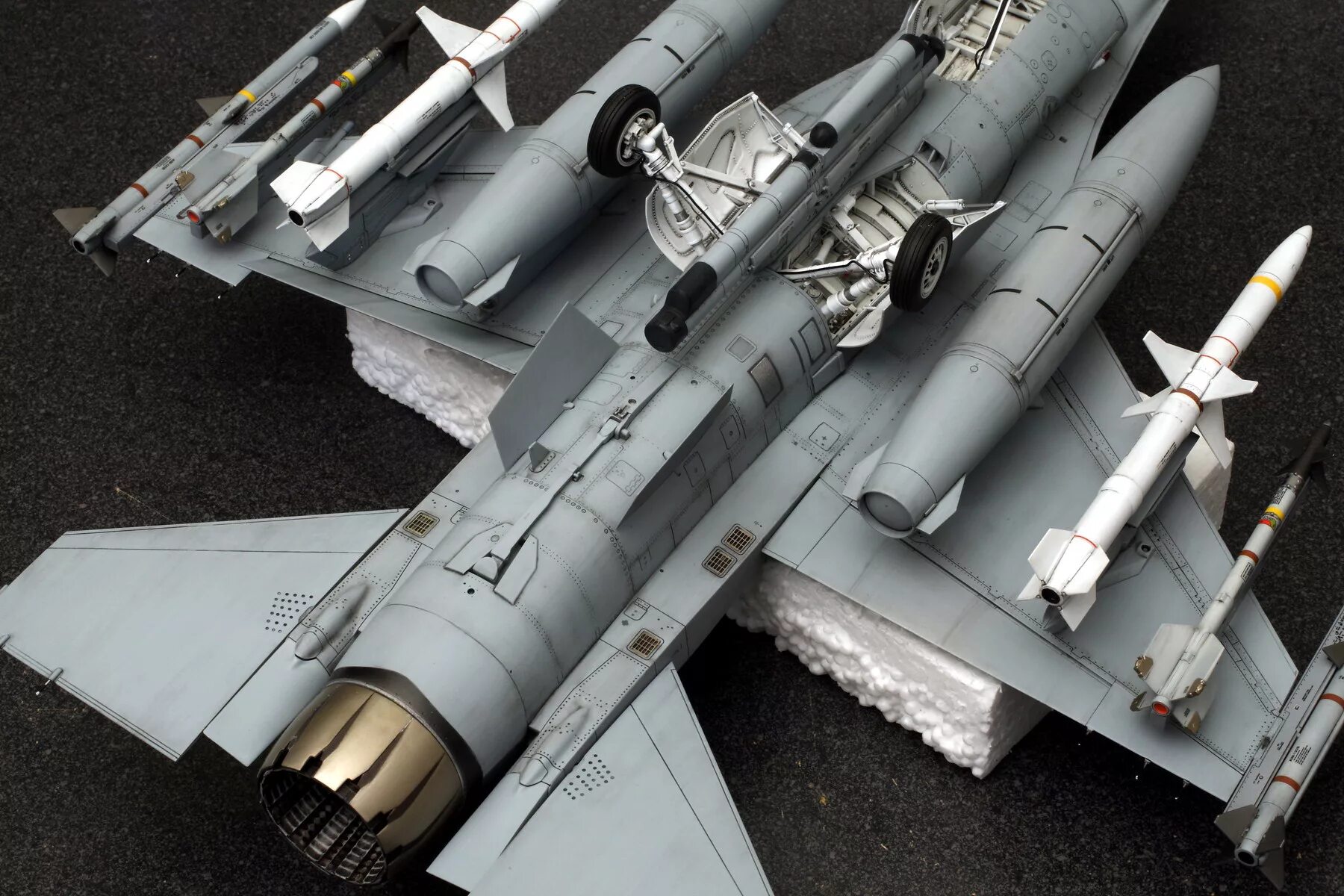 Tamiya f-16cj 1/32. F-16 tamiya 61101. F-16 tamiya 1/32. модель ф16 тамия. F16 1\72 tamiya.