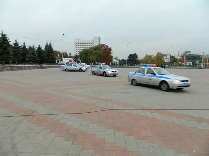 Площадь абхазии нальчик сегодня. Город нальчик площадь абхазии. абхазская площадь в нальчике. памятник на площади абхазии нальчик. площадь абхазии нальчик оцепление.