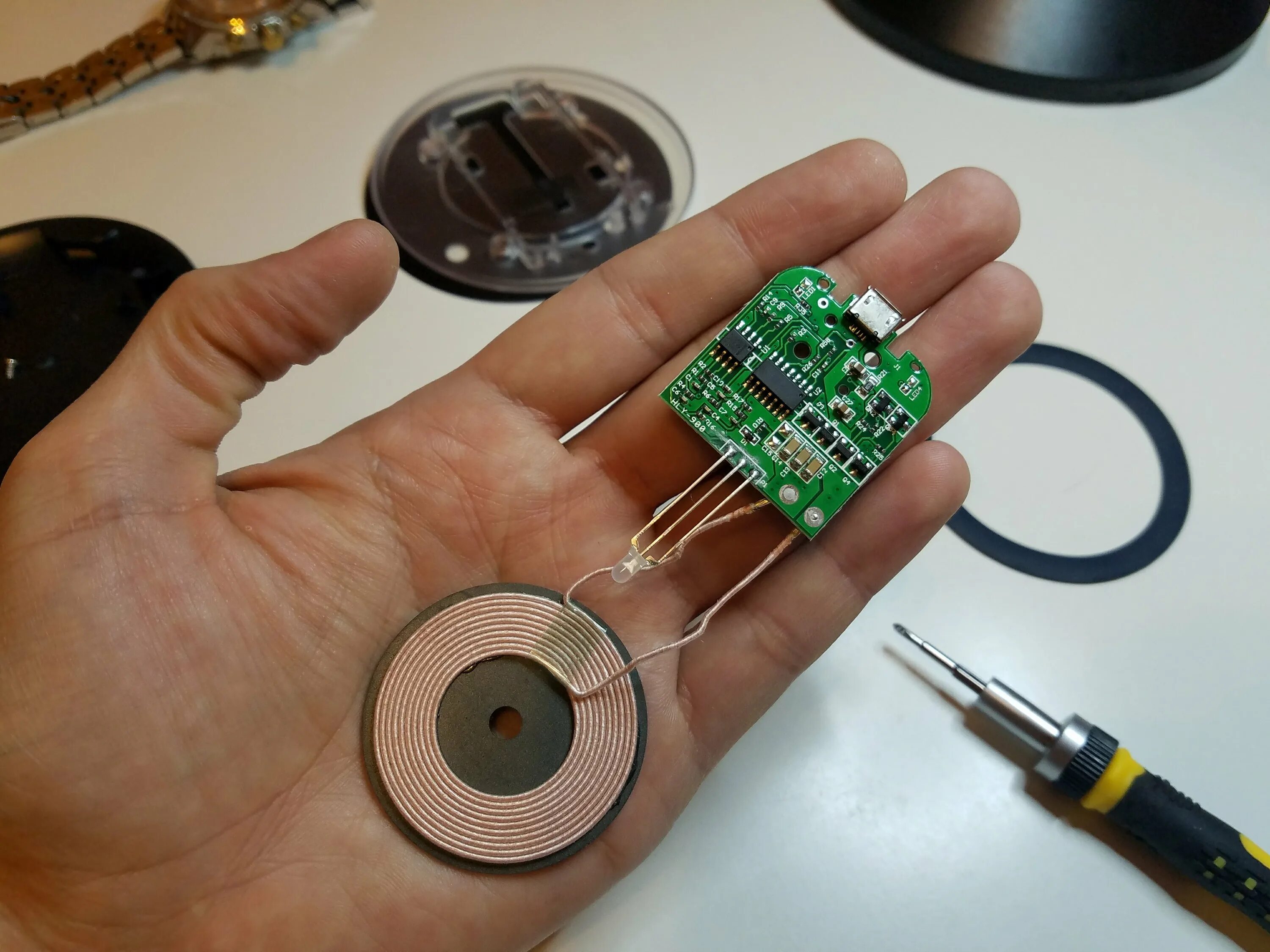 Самодельная беспроводная зарядка. Адаптер qi для беспроводной зарядки type-c. Катушка беспроводной зарядки. Как сделать беспроводную зарядку на андроид. Принцип работы беспроводной зарядки для телефона.