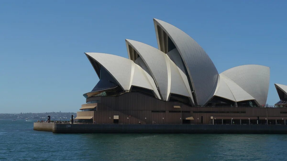 Всемирно известные здания. Сиднейский театр Колизей. Оперный театр в Сиднее. Оперный театр в Сиднее Архитектор. Оперный театр Дубай.