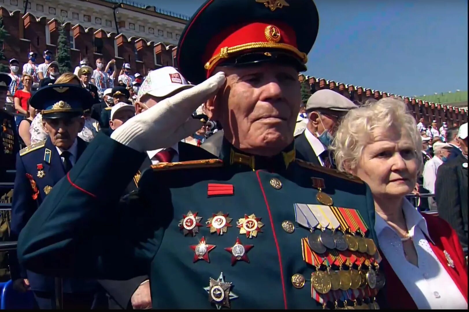 Фотографии победы россии. Парад Победы на красной площади ветераны. Ряженые ветераны на параде Победы 2020.