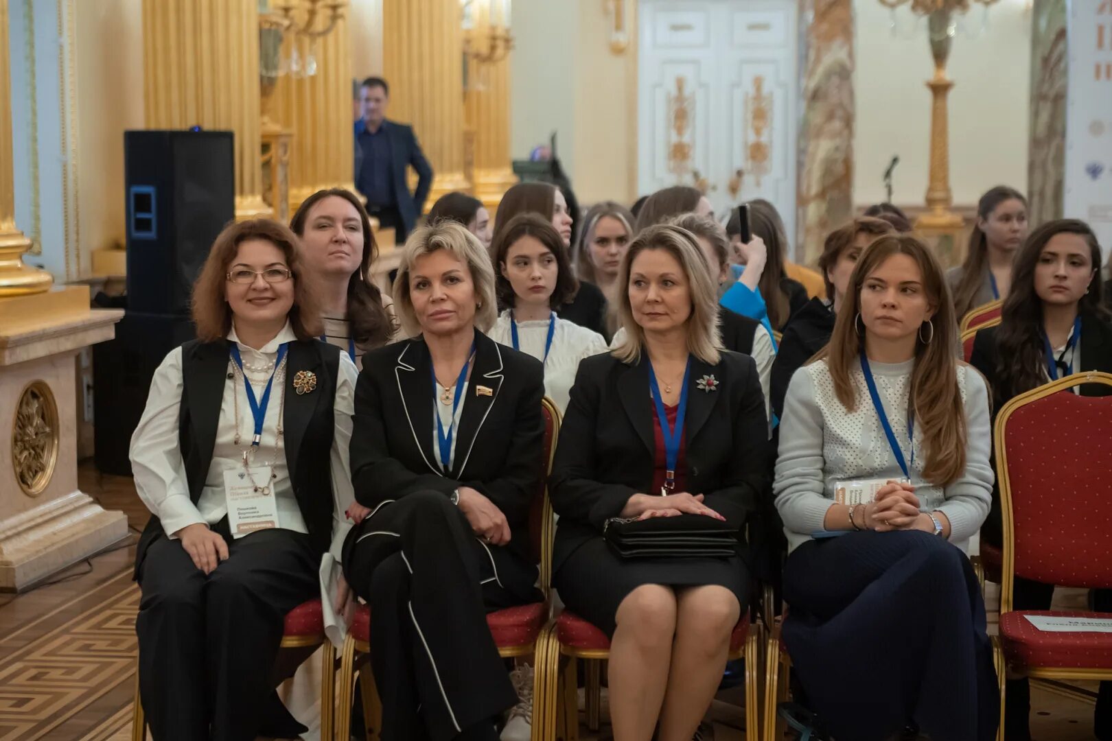 Женщины в школе. Женщины на собрании. Женщины школа наставничества. Женщины школа наставничества Царицыно. Wife school