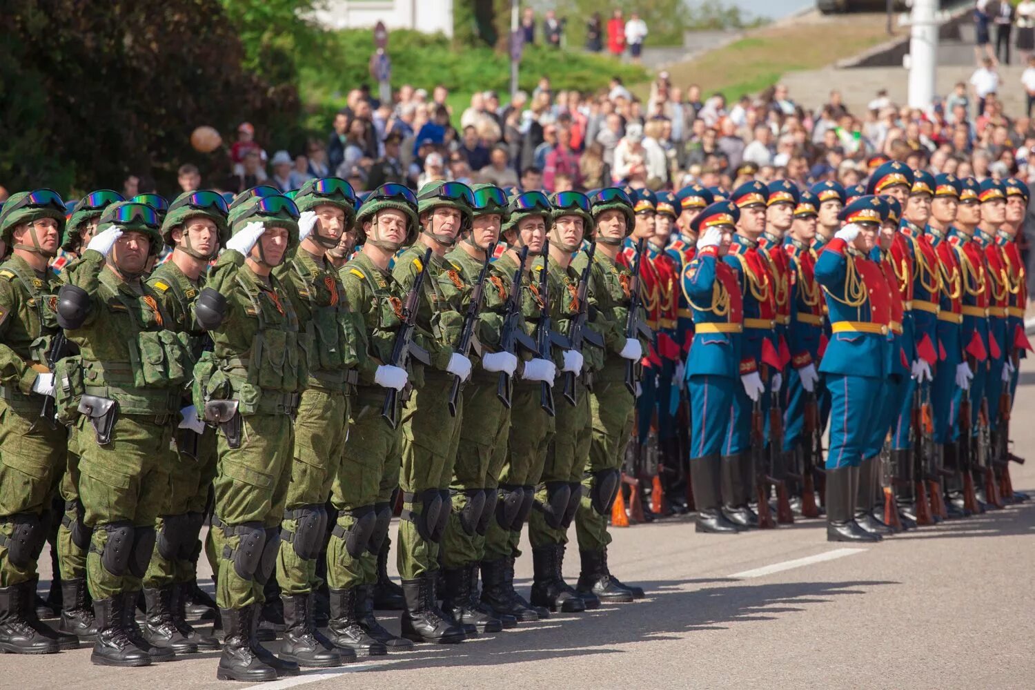 Сколько военных в приднестровье. Вооружённые силы ПМР. Форма армии Приднестровья. Приднестровская молдавская Республика армия. Вооруженные силы Приднестровья техника.