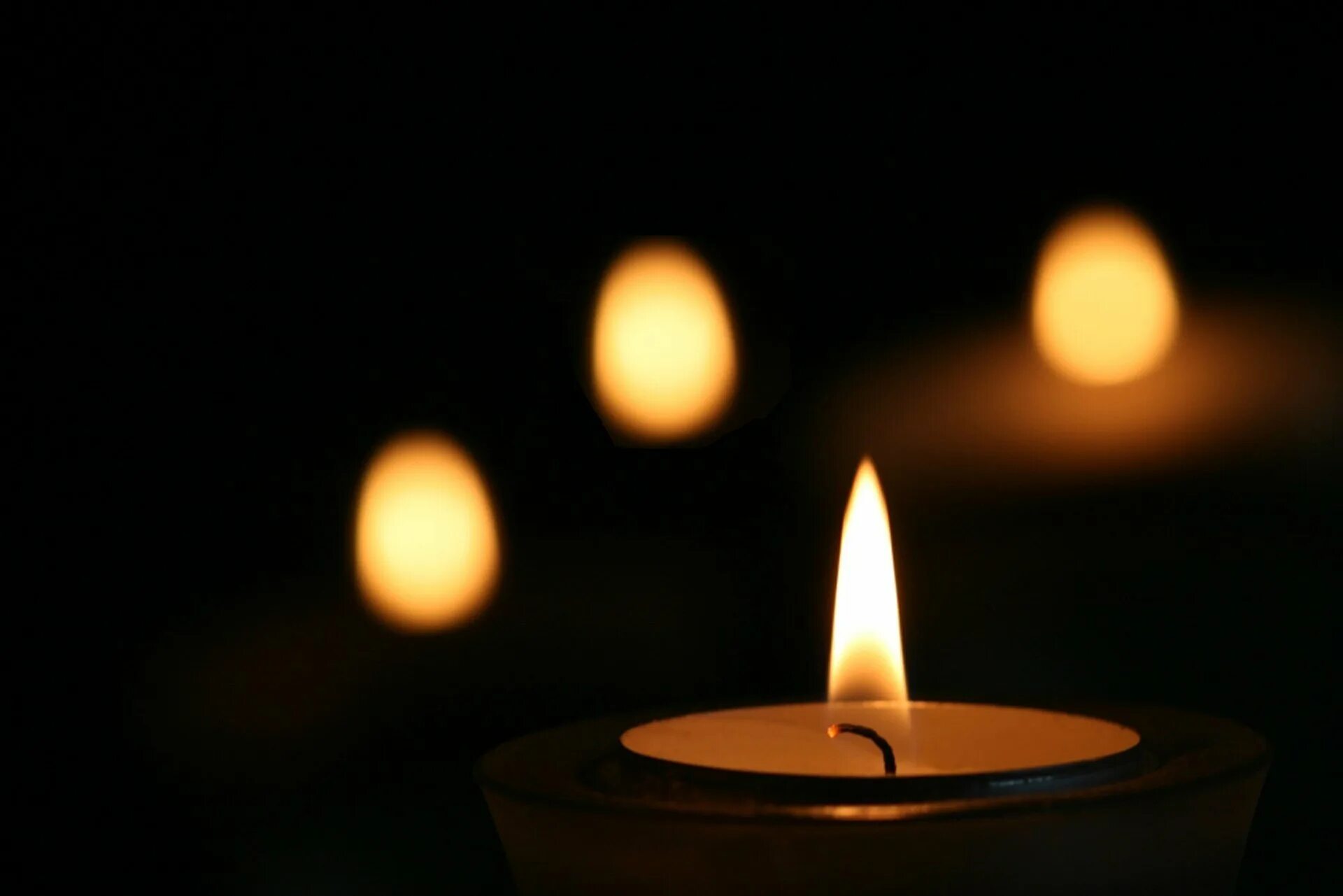 Поминальная свеча памяти. Траурная свеча. Свеча памяти. Поминальная свеча. Свеча скорби.