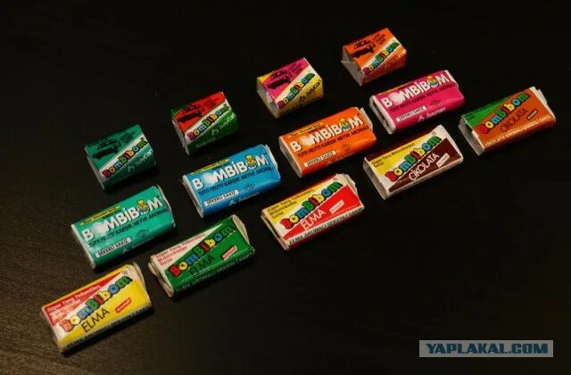 Жвачка бом. Жевательная резинка bombibom. жвачка бомбимбом 90-х. шоколадная жевательная резинка bombibom. жвачка бом бим бом 90.
