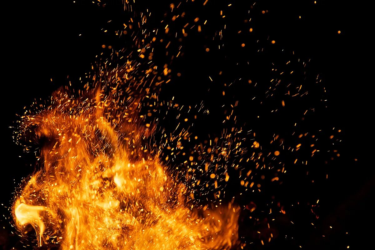 Академия пяти стихий анна платунова. Огонь. Искры от костра днем. Анна платунова искры огня книга. Академия пяти стихий искры огня.