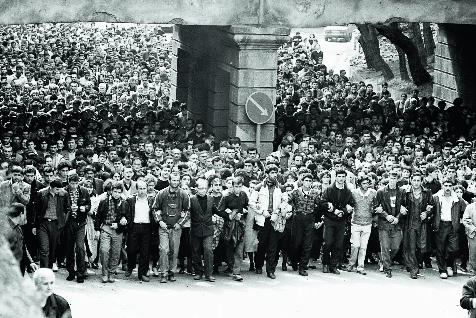 Митинг в Тбилиси 1989. Тбилиси 1989 9 April.. Тбилиси 1989 разгон демонстрации. 9 Апреля 1989 Тбилиси.
