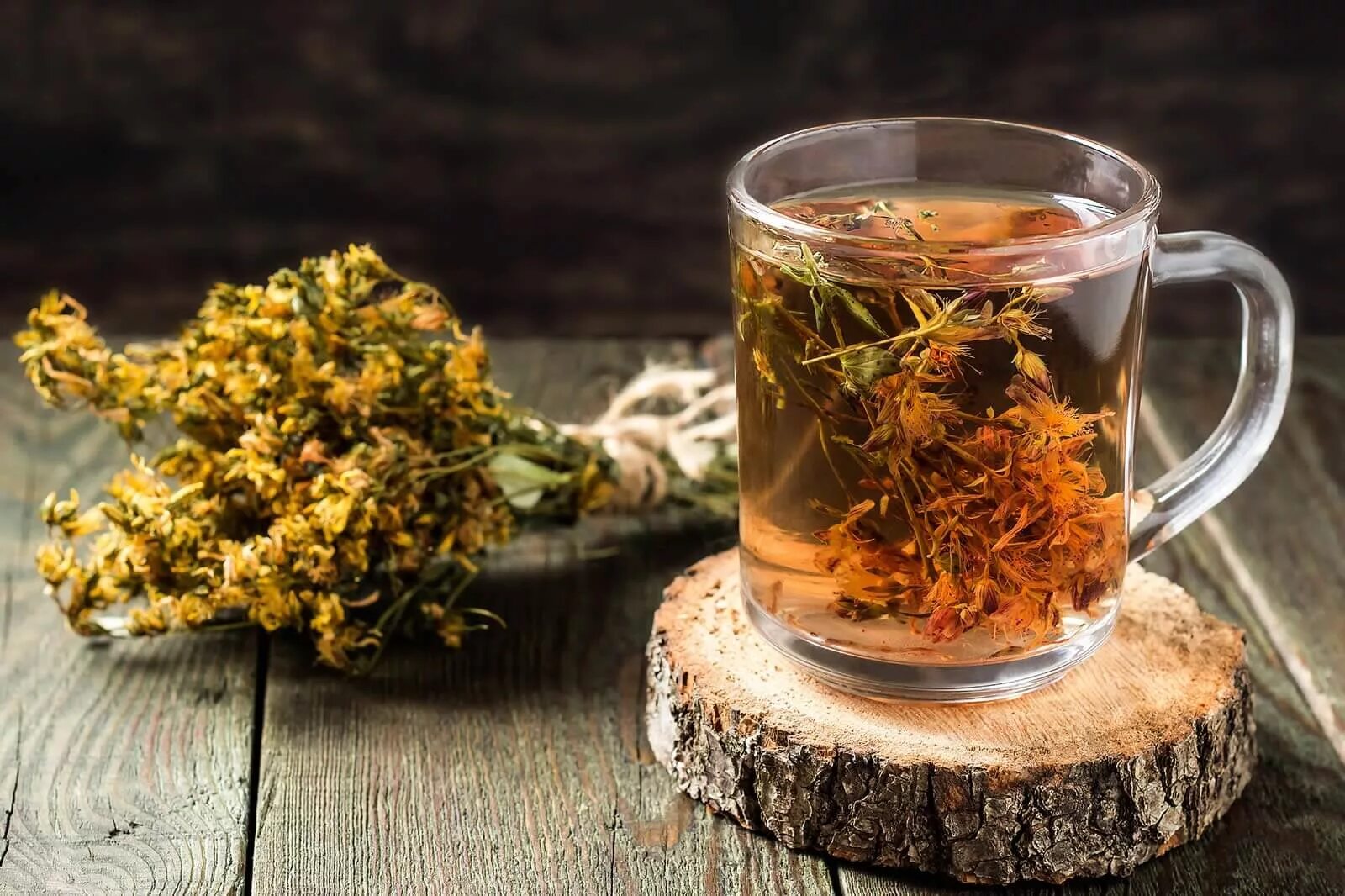 Отвары лекарственная форма. Травяной чай. Чай из трав. Чай на травах. Отвар из трав.
