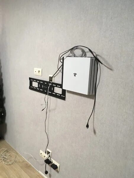 Фото проводов на стене Ответы : Кто-нибудь крепил Sony Playstation 3 Super Slim к стене Надоела
