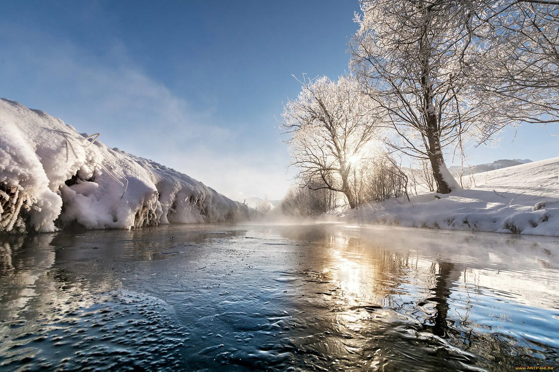 Какая речка холодно. Зима река. Зимнее озеро. Замерзшая река. Речка зимой.