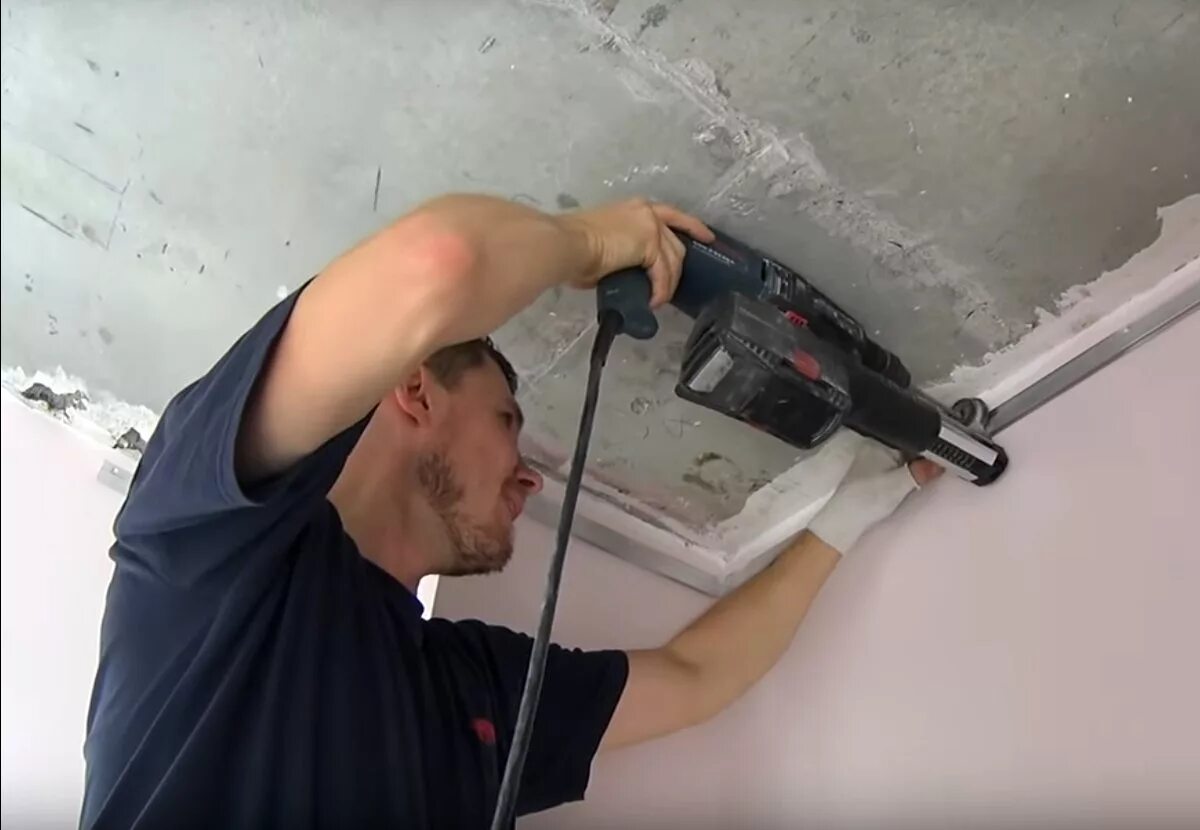 Как правильно багете натяжные потолки. Плинтуса потолочные пенопластовые. Как правильно багете натяжные потолки. Профиль алюминиевый универсальный для натяжных потолков. Профиль для натяжного потолка.