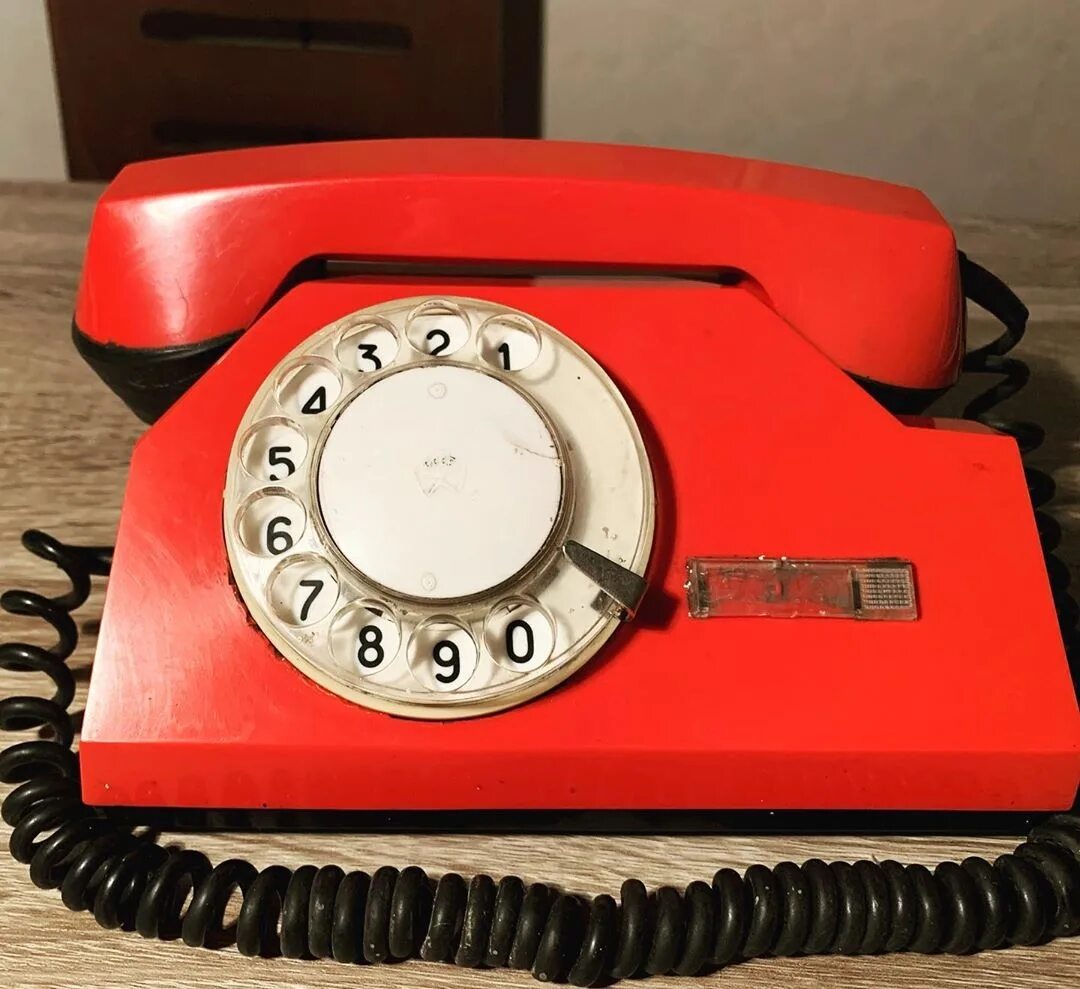 Телефоны дисков авито. Телефон с диском. Как пользоваться дисковым телефоном. Телефон вэф та-72. Торт дисковый телефон.
