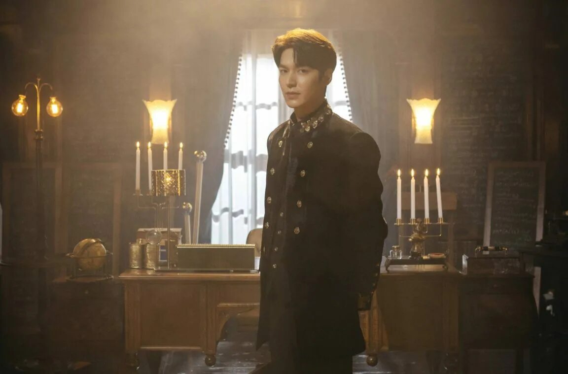 Lee gon king eternal monarch. Ли мин хо 2020 дорама король. Король лучший монарх. Король вечный монарх 10 серия. Король вечный монарх дорама.