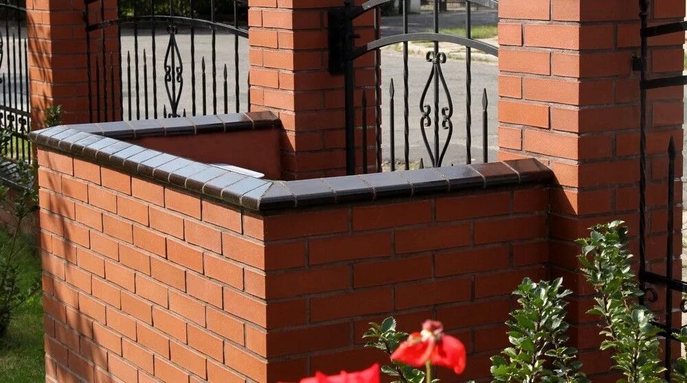 Клинкерный кирпич для забора. Клинкерная парапетная плитка. zg klinker парапетная плитка. кирпичный столб 250х250. парапет zg klinker.