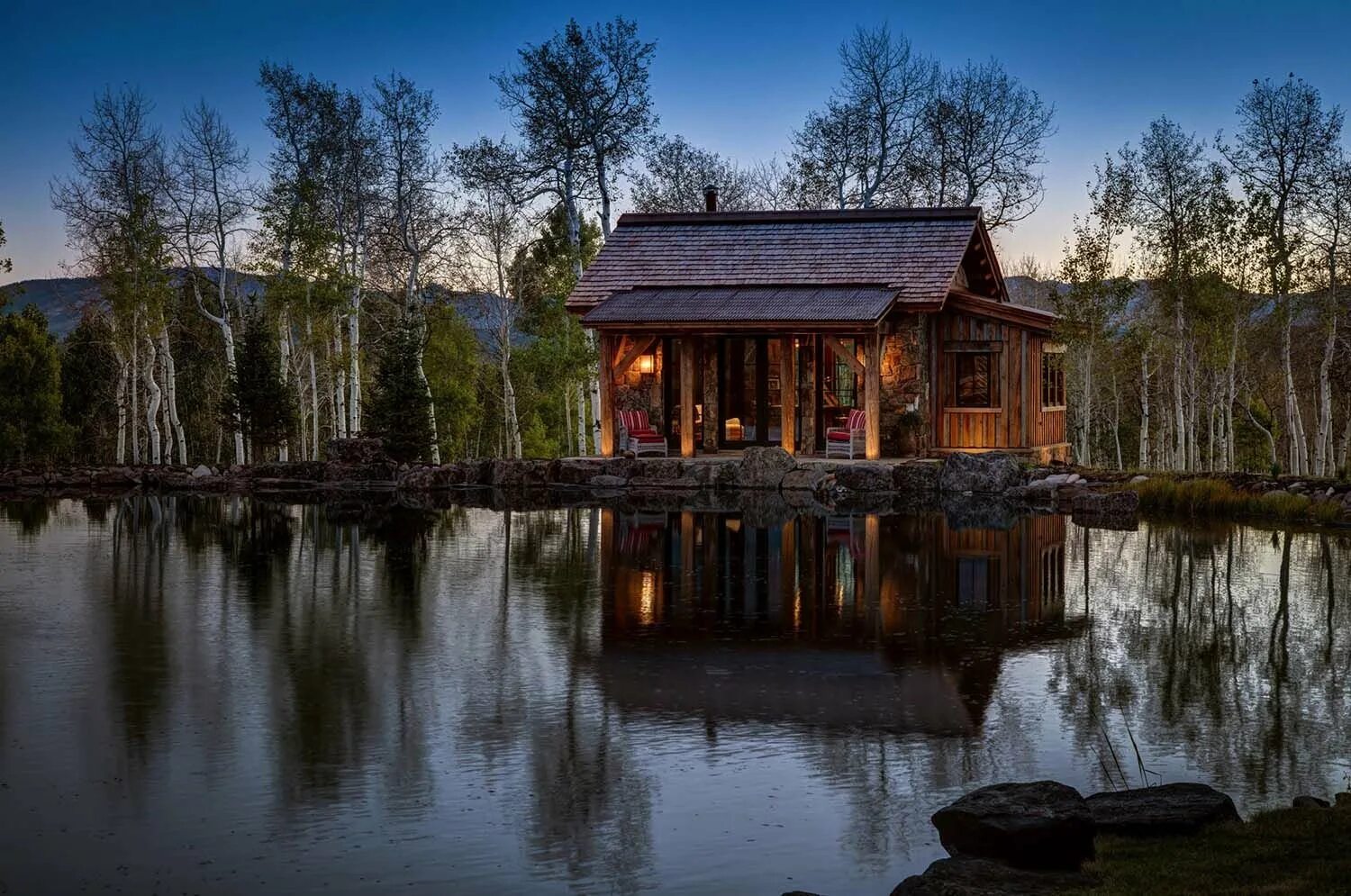 Дом в лесных озерах. Дом у озера (США, 2006). Тини Хаус на берегу озера. Дом Каленов в лесу у озера. Дом Старка в лесу у озера.