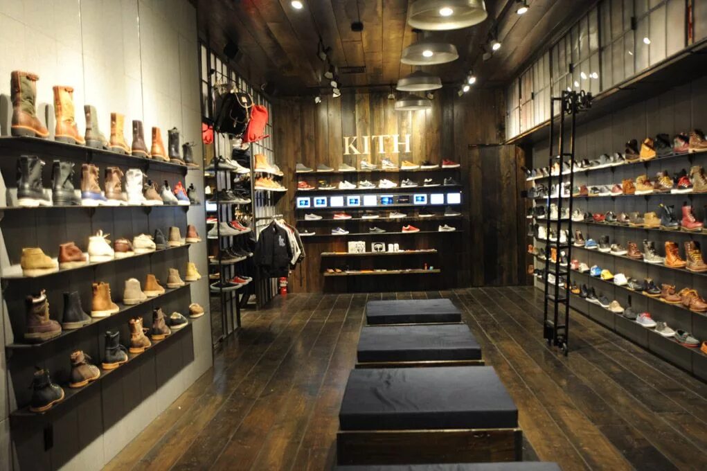 Shop shoes магазин. Сникеры nike boutique. Shop shoes магазин. Шоу рум обуви. Shop inside.