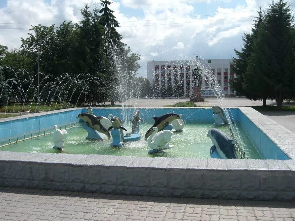 Центральная валуйки. Валуйки Белгородская область. Фонтан города Валуйки. Центральный парк города Валуйки. Валуйки Белгородская область парк.