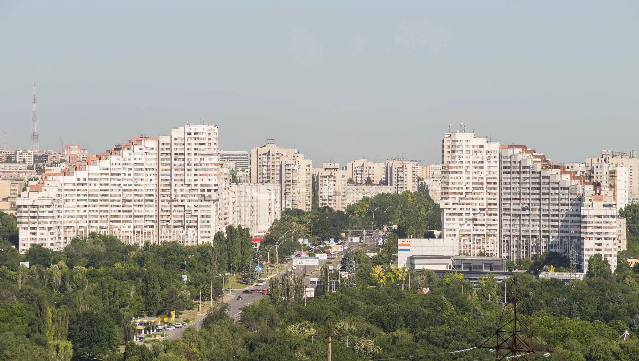Кишинев в октябре. Молдова столица кишинев. ворота города кишинев. кишинев центр города. кишинёв сити.