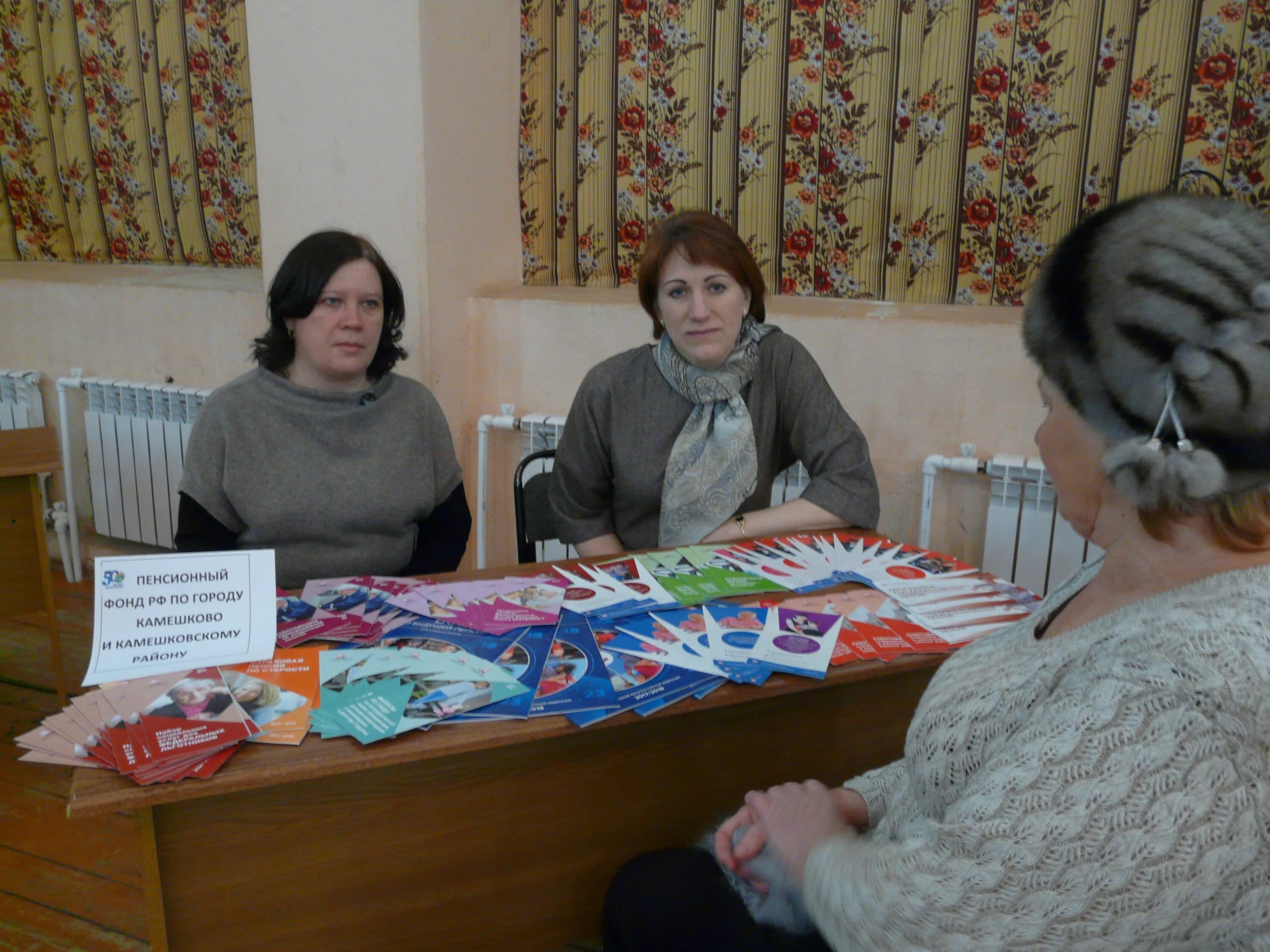 Поселок новки. Новки камешково. Дорога в поселке. Поселок новки. Посёлок новки владимирская область.