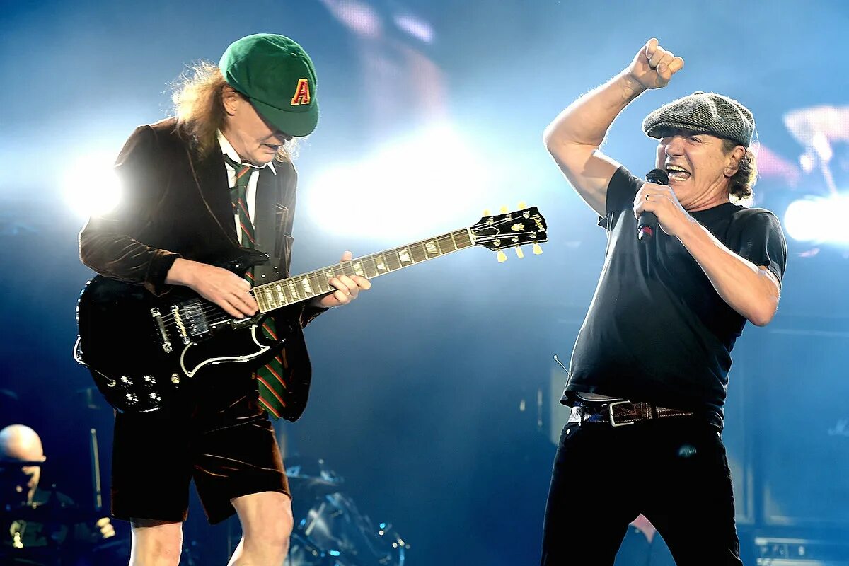 Солист группы ИСИ ДИСИ. Брайан Джонсон AC/DC 2020. AC/DC группа последние. Брайан Джонсон ИСИ ДИСИ.