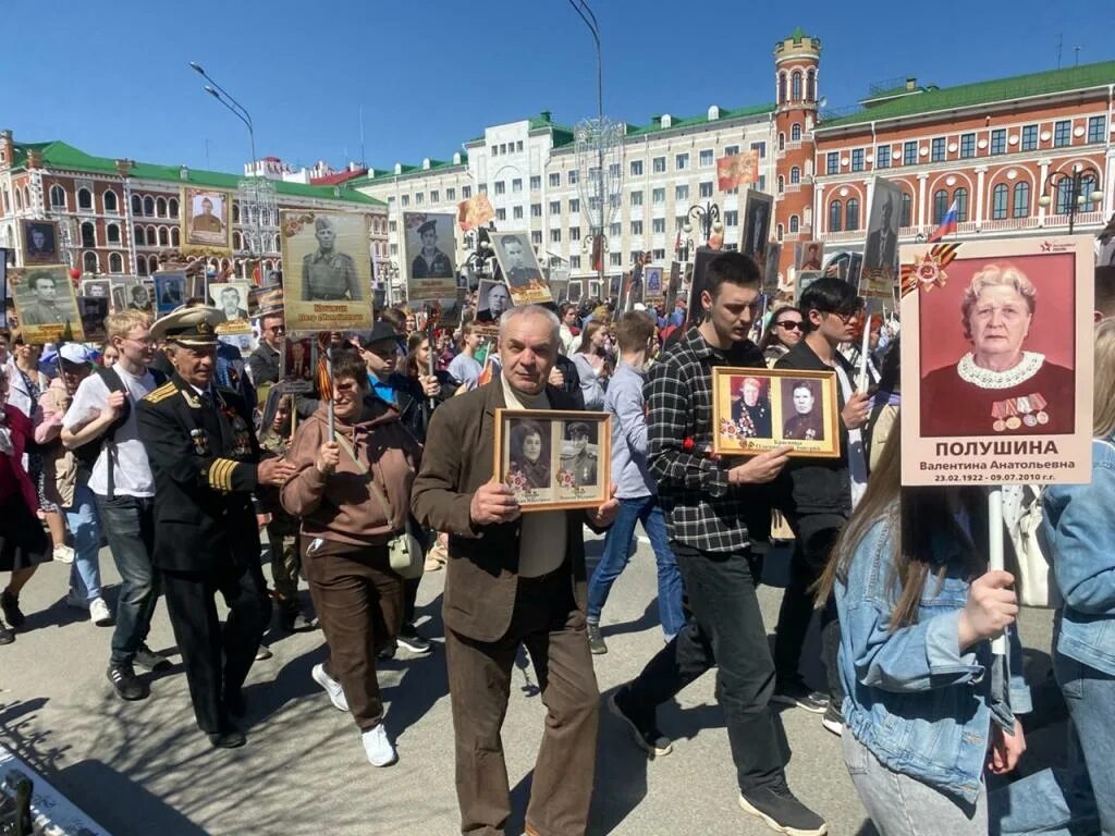 Парад в йошкар оле 9 мая 2024. Бессмертный полк 2022 йошкар-ола. парад победы. парад 9 мая. 9 мая бессмертный полк 2022.
