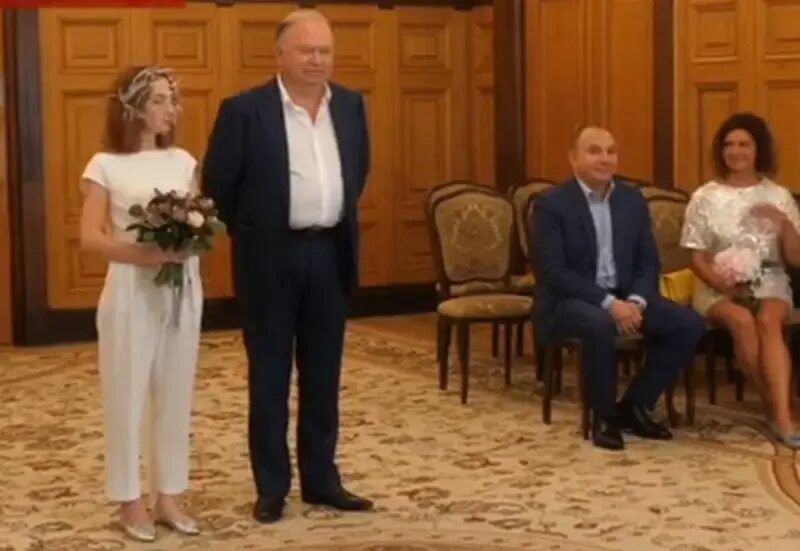 караулов и варвара прошутинская. андрей караулов жена. жена андрея караулова варвара прошутинская. варвара прошутинская и андрей караулов. караулов последняя жена.