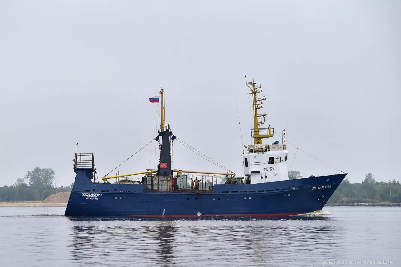 Гайдук судно мурманск. Проект 1296, тип гируляй. Рыболовецкое судно баренцево море. Гайдук судно. Сейнер "балтика" пр 1328.