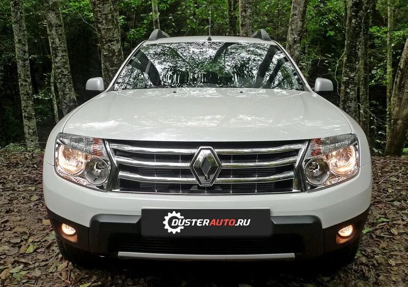 Дастер спереди. Renault Duster 2013. Рено Дастер 2013. Renault Duster AWD. Duster спереди.