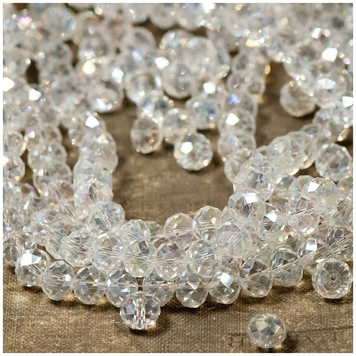 бусины стеклянные граненые. стеклянная бусина прозрачная. прозрачные бусины. прозрачные бусы. бусины прозрачные граненые.