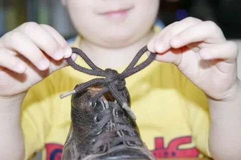 Как завязывают детей