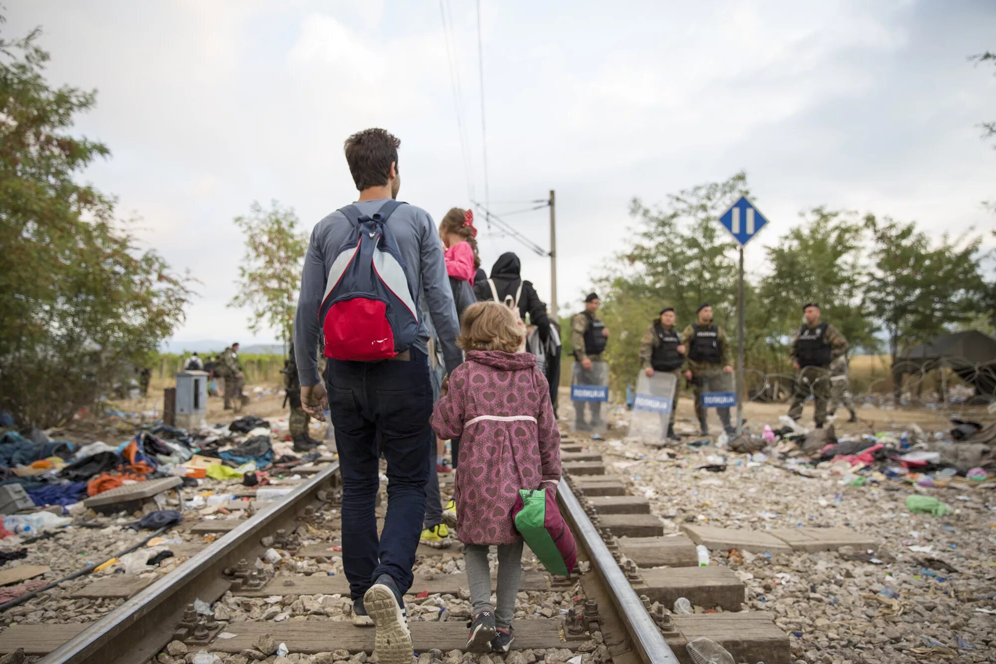 Дети уехали из россии. Беженцы и переселенцы. Беженцы и вынужденные переселенцы. Мигранты беженцы вынужденные переселенцы. Беженцы с Украины.