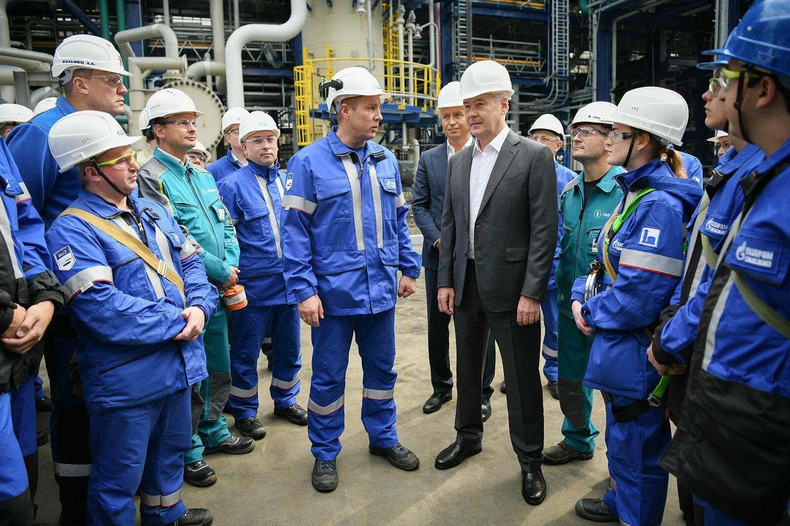 Директор нефтеперерабатывающего завода. Капотня завод мнпз. директор мнпз капотня. генеральный директор мнпз капотня.