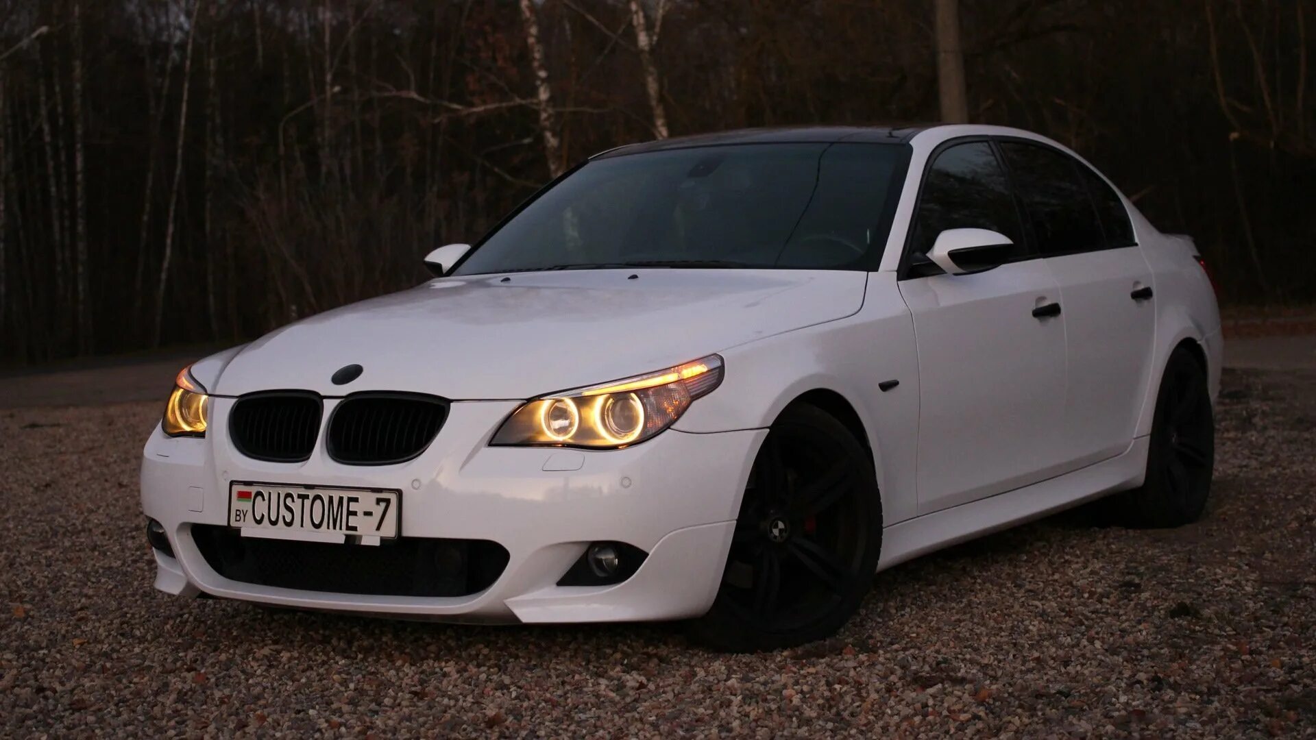 Белая е60. BMW e60 белая. БМВ 5 е60. BMW 5 e60 белая. BMW m5 e60 белая.
