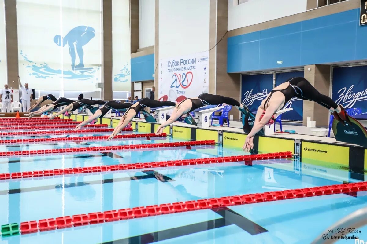 ласты для плавания. подводный спорт соревнования. подводный спорт соревнования. чемпионат по подводному плаванию. моноласта пловец.