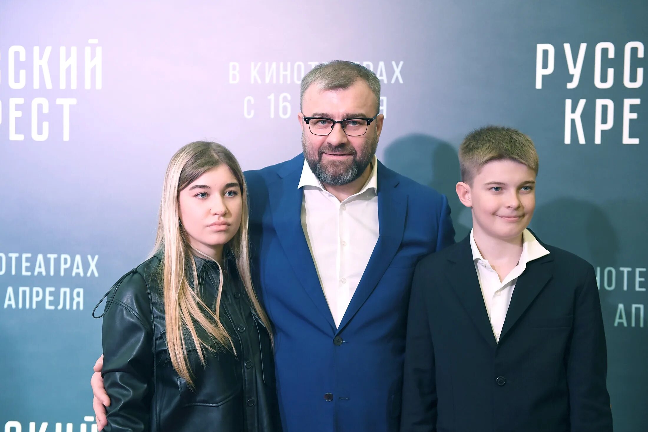 Михаил пореченков жена и дети фото 3 любви Михаила Пореченкова: тайна первых отношений и счастливый служебный роман