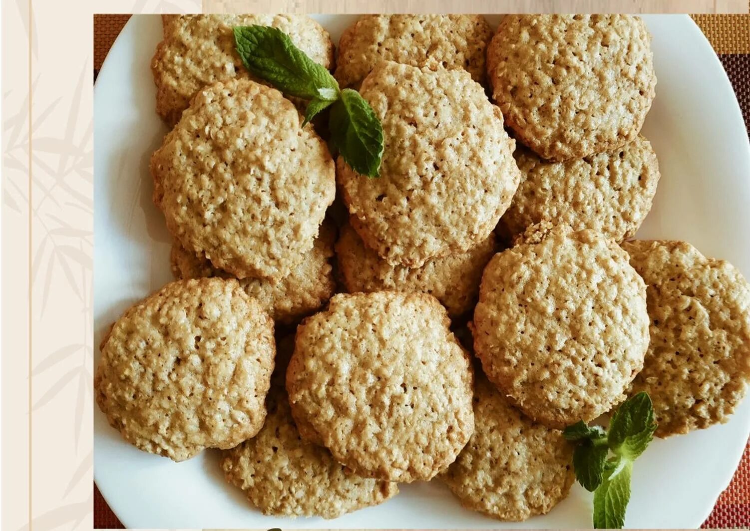 рецепт печенья домашнего из геркулеса. печенье из геркулеса диетическое. выпечка из геркулеса. печенье из овсяных хлопьев. овсяное печенье из овсяных хлопьев.