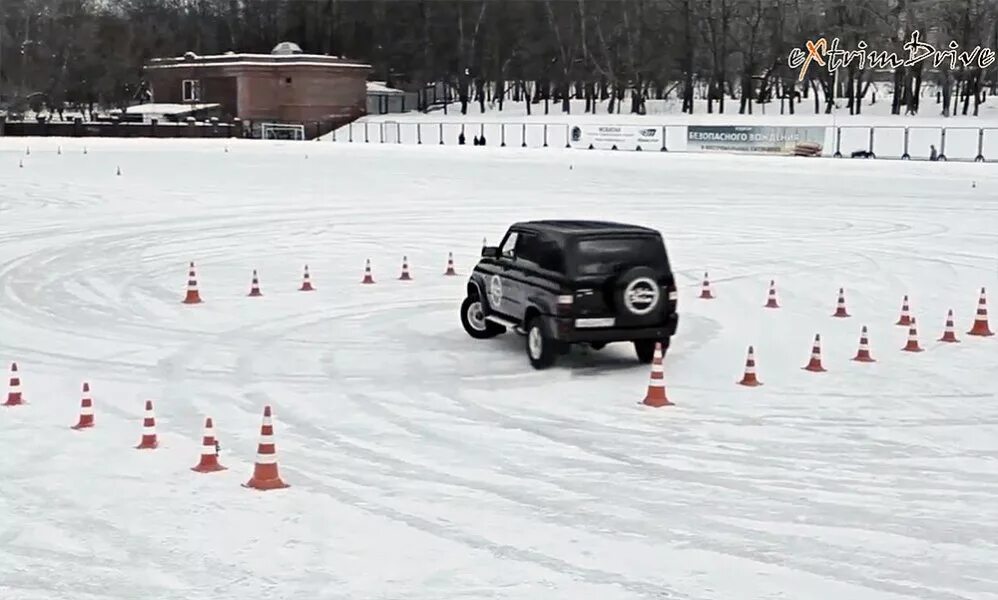 Покататься на машине без прав. Автодром зима. Автодром на льду. Автодром кататься. Автодром покататься на машине.