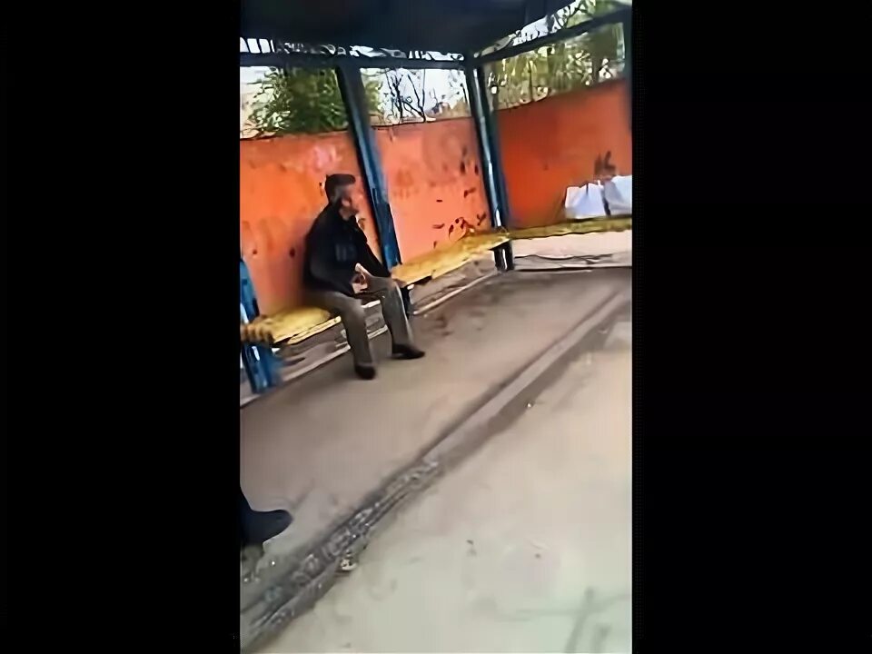 Спящий бомж на остановке. Алкаш на остановке. Спящий бомж на остановке. Алкаш на остановке. Алкаш на остановке.